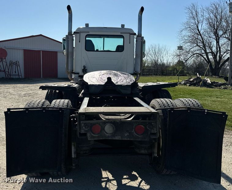 image for item EH6602 2007 Mack Granite semi truck