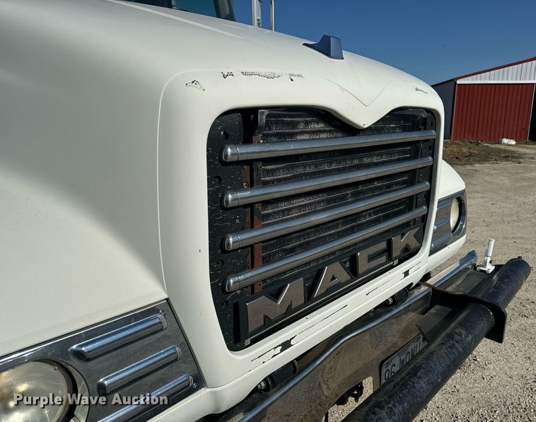 image for item EH6602 2007 Mack Granite semi truck