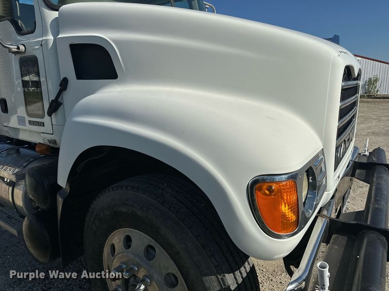 image for item EH6602 2007 Mack Granite semi truck