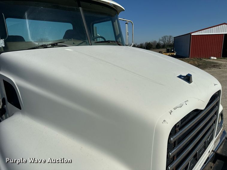 image for item EH6602 2007 Mack Granite semi truck