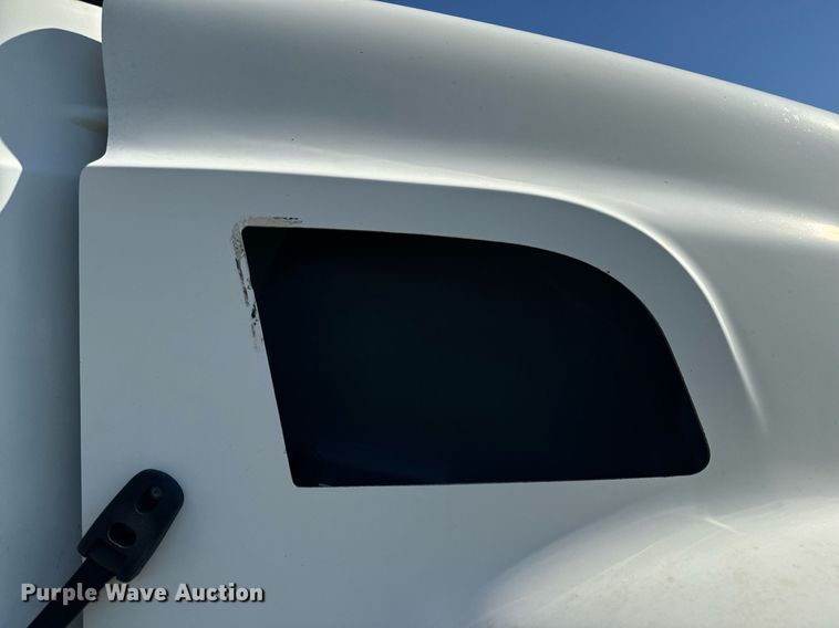 image for item EH6602 2007 Mack Granite semi truck