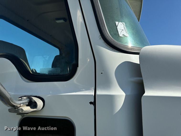 image for item EH6602 2007 Mack Granite semi truck