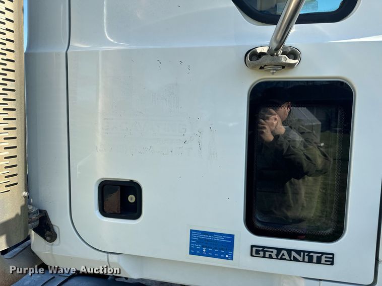 image for item EH6602 2007 Mack Granite semi truck