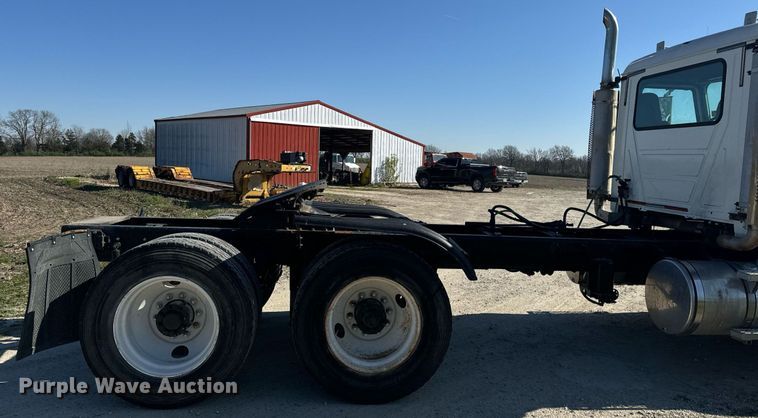 image for item EH6602 2007 Mack Granite semi truck