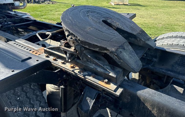 image for item EH6602 2007 Mack Granite semi truck