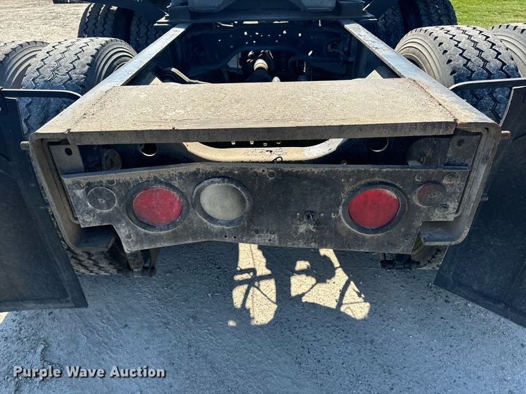 image for item EH6602 2007 Mack Granite semi truck