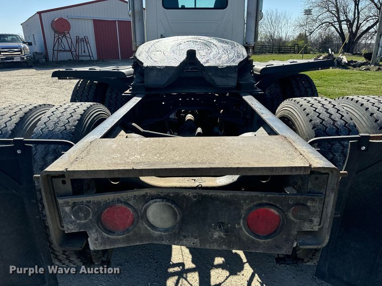 image for item EH6602 2007 Mack Granite semi truck