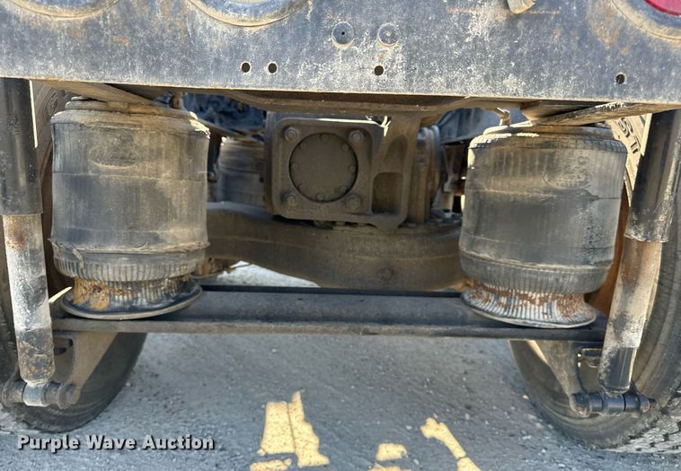 image for item EH6602 2007 Mack Granite semi truck