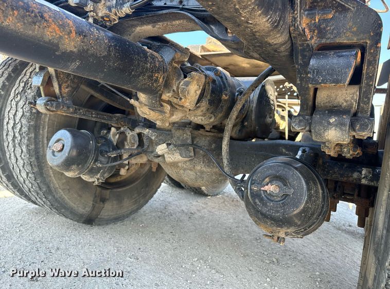 image for item EH6602 2007 Mack Granite semi truck