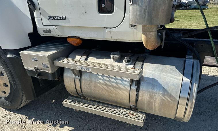 image for item EH6602 2007 Mack Granite semi truck