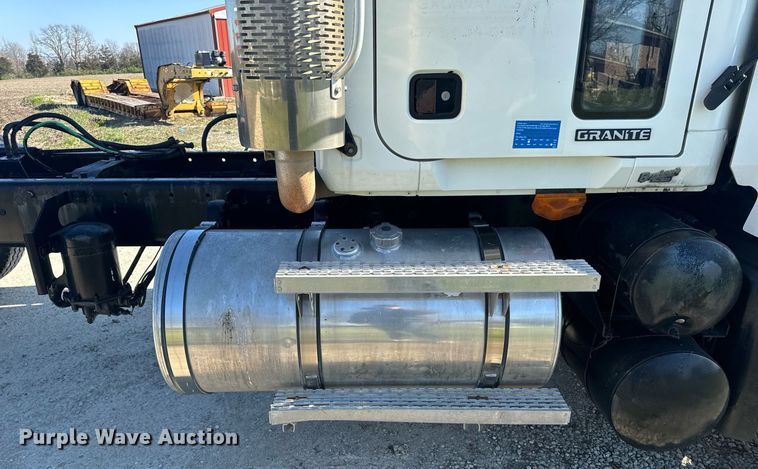 image for item EH6602 2007 Mack Granite semi truck