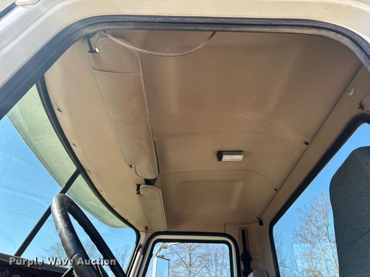 image for item EH6602 2007 Mack Granite semi truck