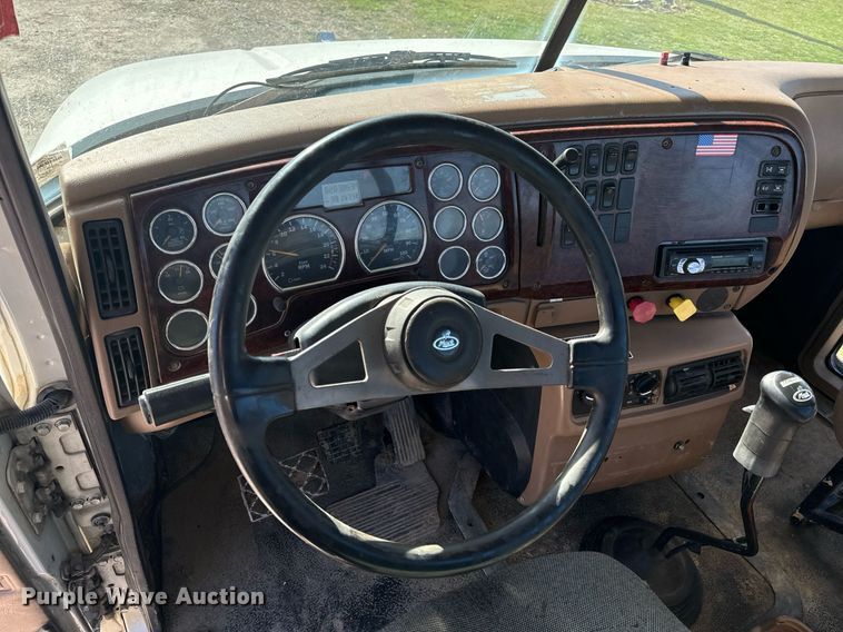 image for item EH6602 2007 Mack Granite semi truck