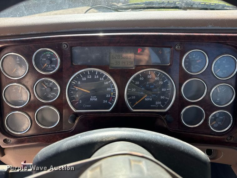 image for item EH6602 2007 Mack Granite semi truck