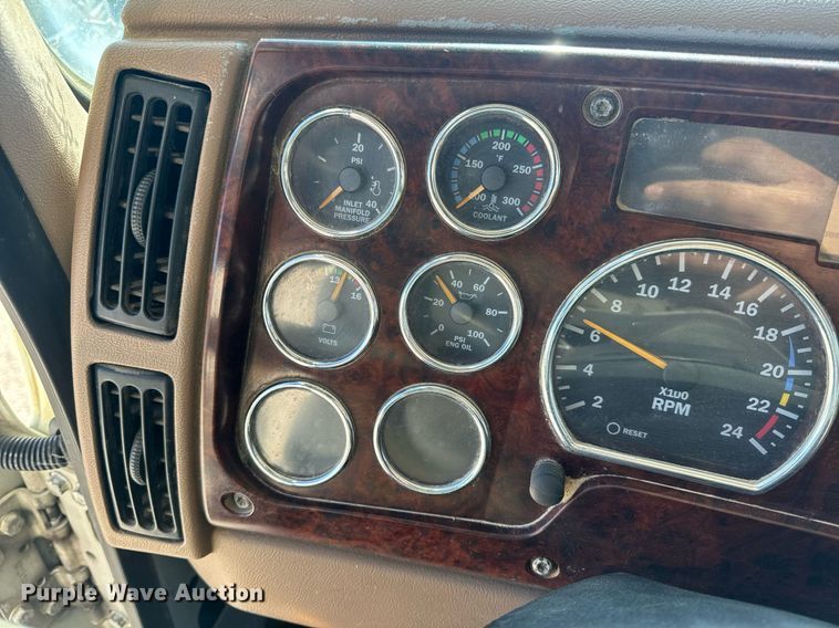 image for item EH6602 2007 Mack Granite semi truck