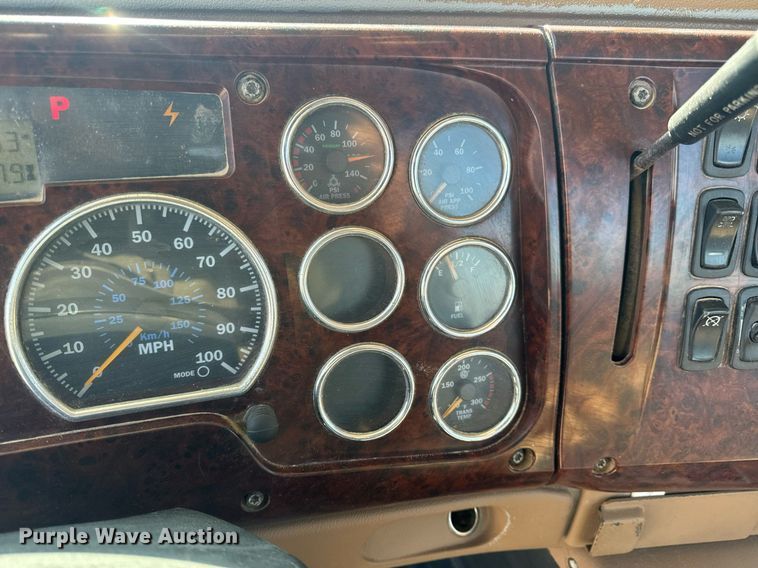 image for item EH6602 2007 Mack Granite semi truck