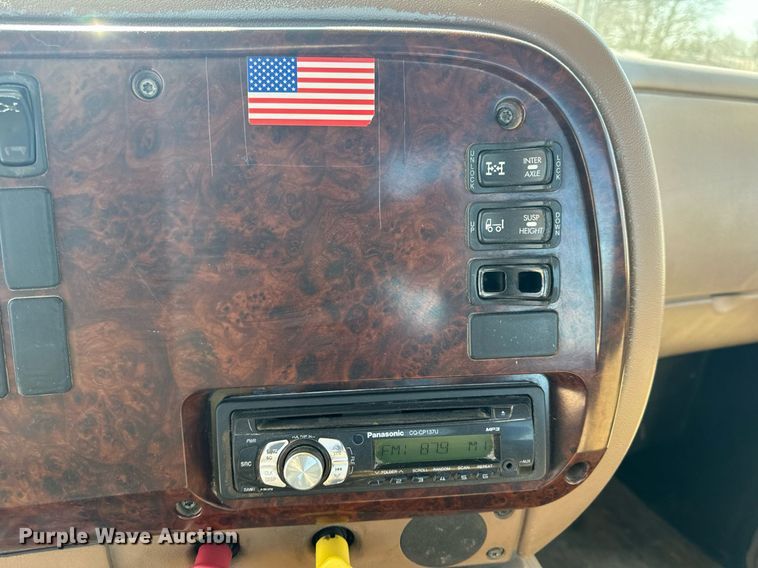 image for item EH6602 2007 Mack Granite semi truck