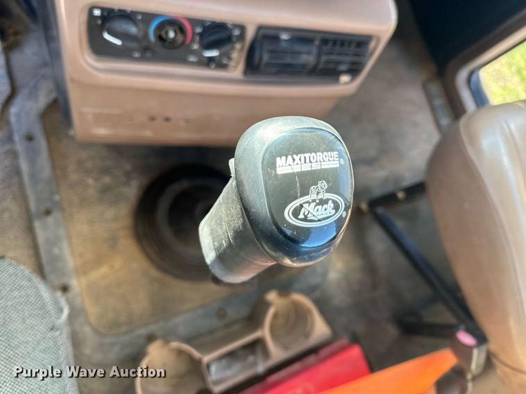 image for item EH6602 2007 Mack Granite semi truck