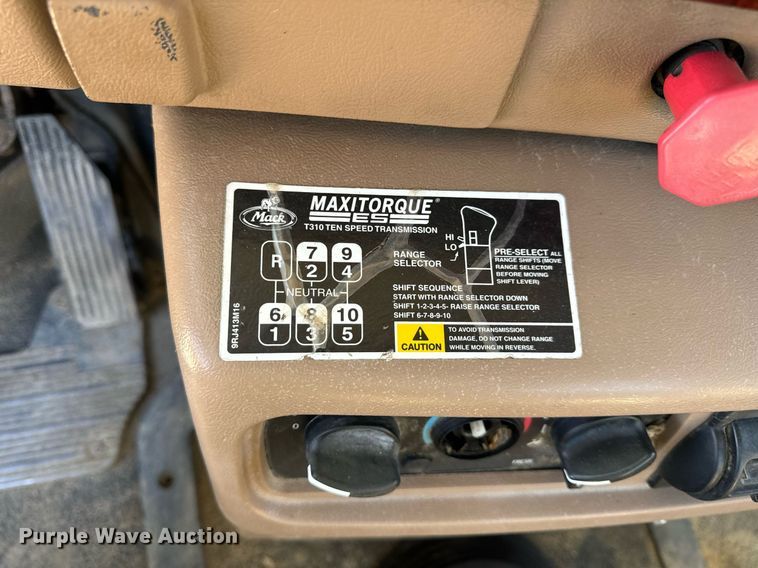 image for item EH6602 2007 Mack Granite semi truck