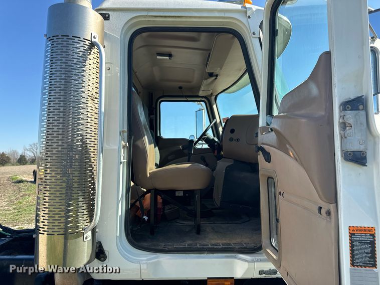 image for item EH6602 2007 Mack Granite semi truck