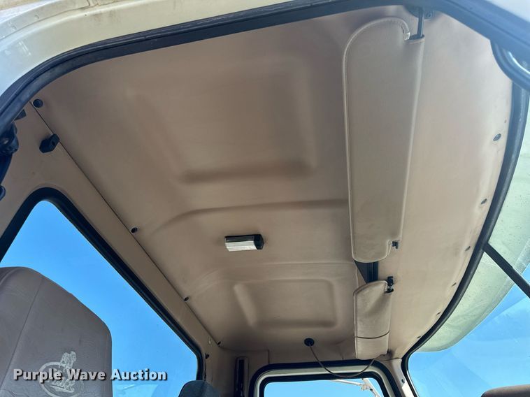 image for item EH6602 2007 Mack Granite semi truck