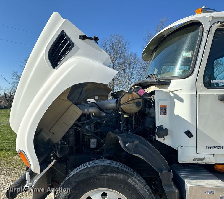 image for item EH6602 2007 Mack Granite semi truck