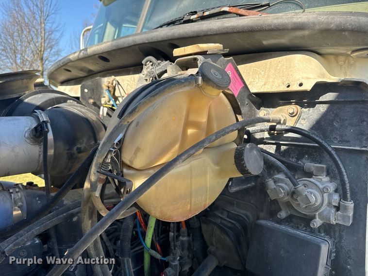 image for item EH6602 2007 Mack Granite semi truck