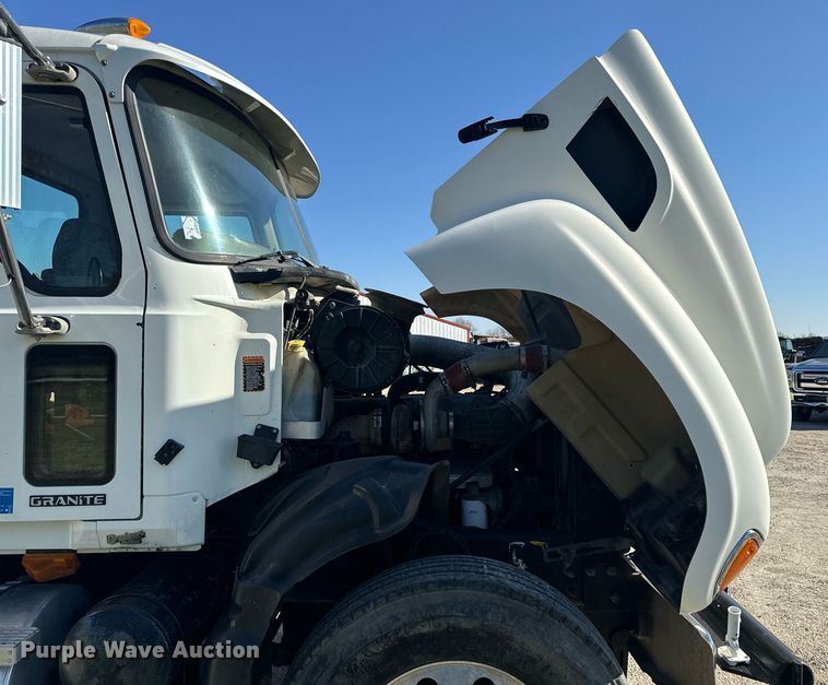 image for item EH6602 2007 Mack Granite semi truck