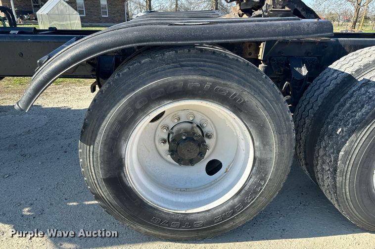 image for item EH6602 2007 Mack Granite semi truck