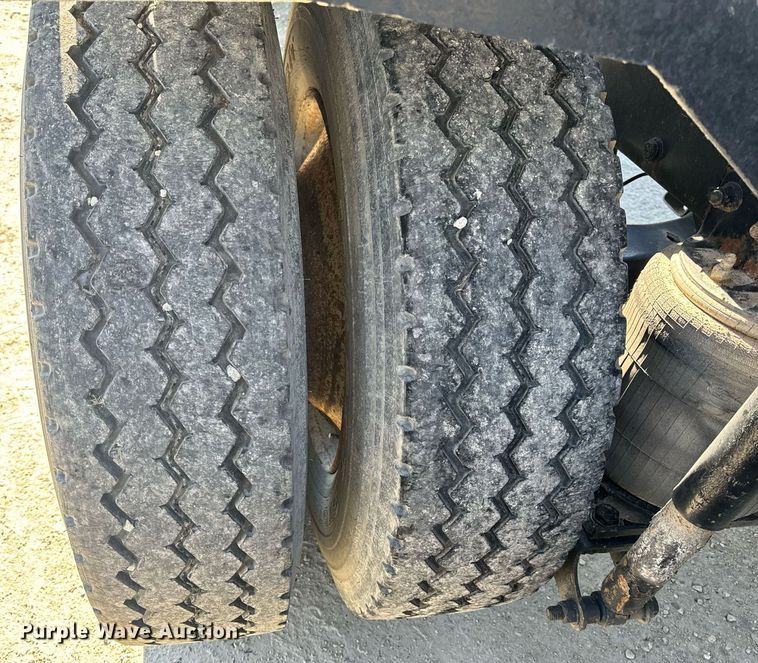 image for item EH6602 2007 Mack Granite semi truck