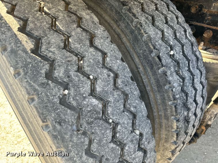 image for item EH6602 2007 Mack Granite semi truck