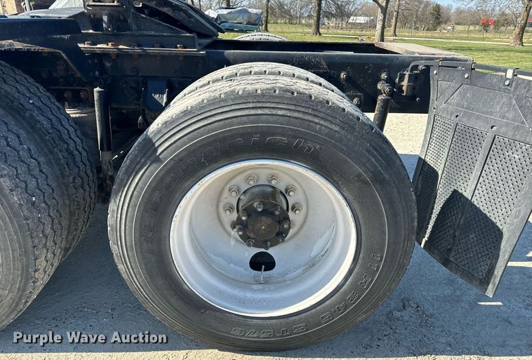 image for item EH6602 2007 Mack Granite semi truck