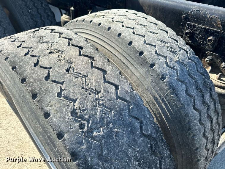 image for item EH6602 2007 Mack Granite semi truck