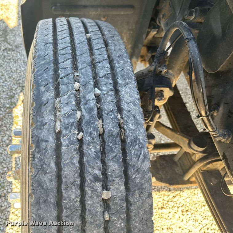 image for item EH6602 2007 Mack Granite semi truck