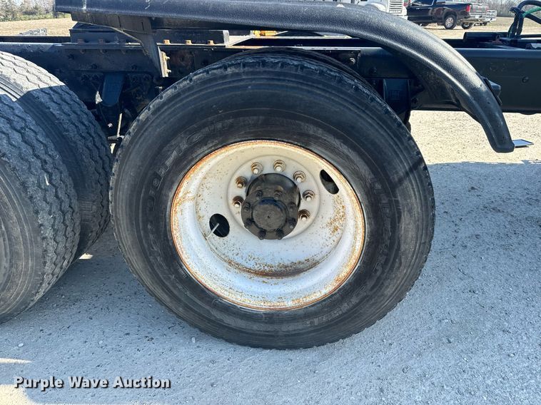 image for item EH6602 2007 Mack Granite semi truck