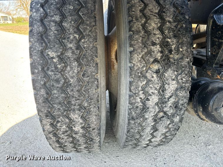 image for item EH6602 2007 Mack Granite semi truck