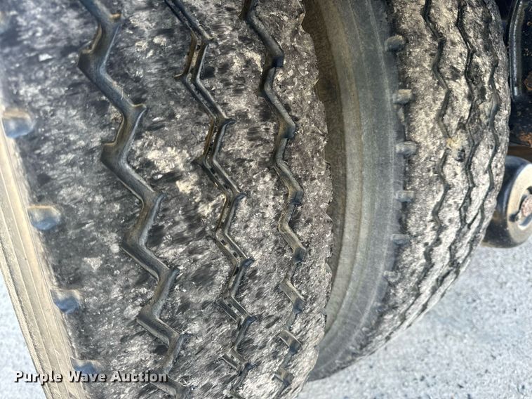 image for item EH6602 2007 Mack Granite semi truck