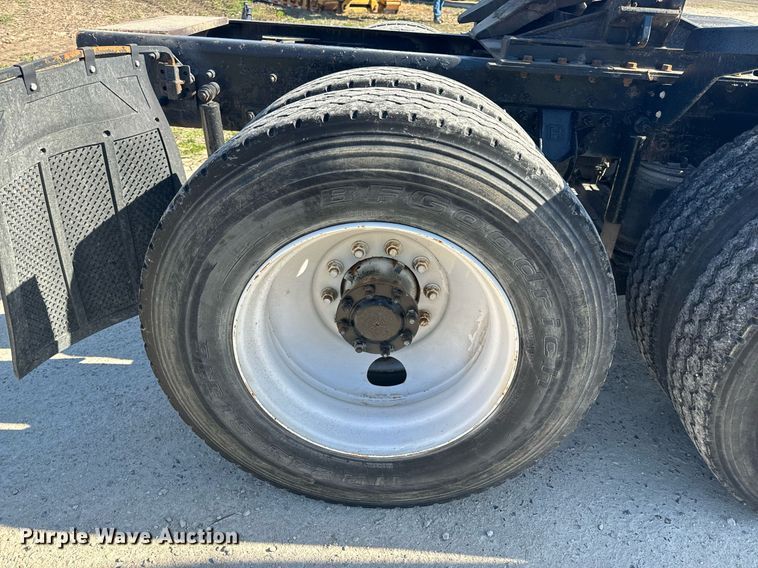 image for item EH6602 2007 Mack Granite semi truck