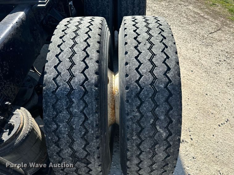 image for item EH6602 2007 Mack Granite semi truck