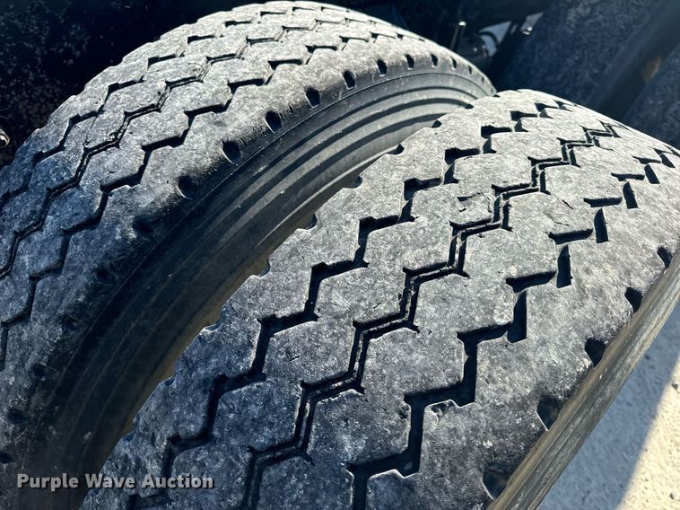 image for item EH6602 2007 Mack Granite semi truck