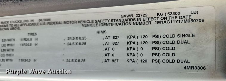 image for item EH6602 2007 Mack Granite semi truck