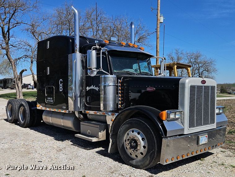 image for item EI3640 2006 Peterbuilt 379 semi truck
