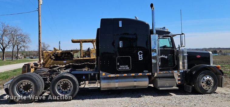 image for item EI3640 2006 Peterbuilt 379 semi truck