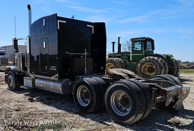 image for item EI3640 2006 Peterbuilt 379 semi truck