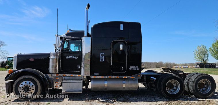 image for item EI3640 2006 Peterbuilt 379 semi truck