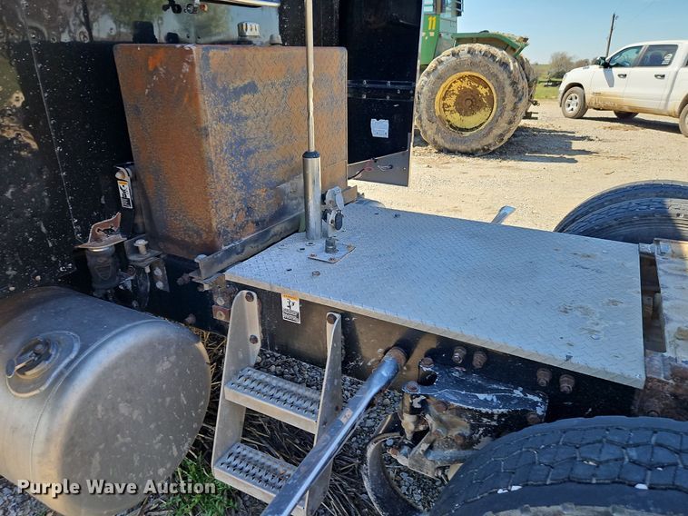 image for item EI3640 2006 Peterbuilt 379 semi truck