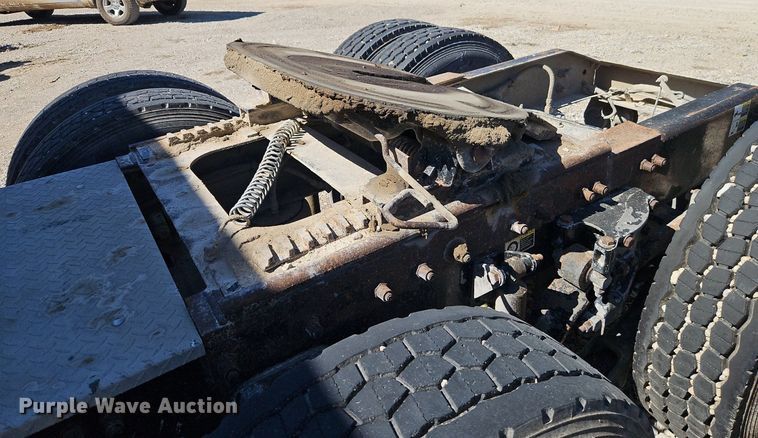 image for item EI3640 2006 Peterbuilt 379 semi truck