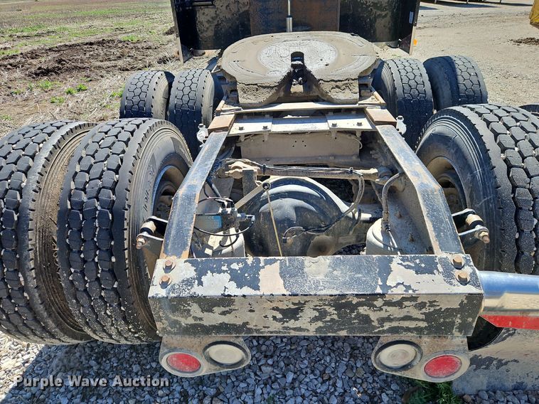 image for item EI3640 2006 Peterbuilt 379 semi truck