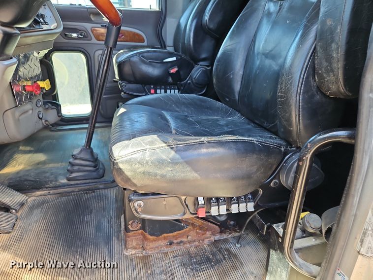 image for item EI3640 2006 Peterbuilt 379 semi truck