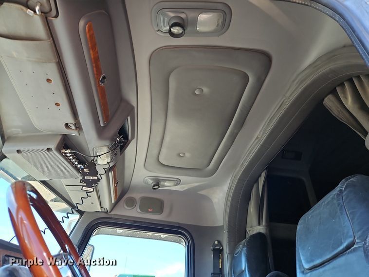 image for item EI3640 2006 Peterbuilt 379 semi truck